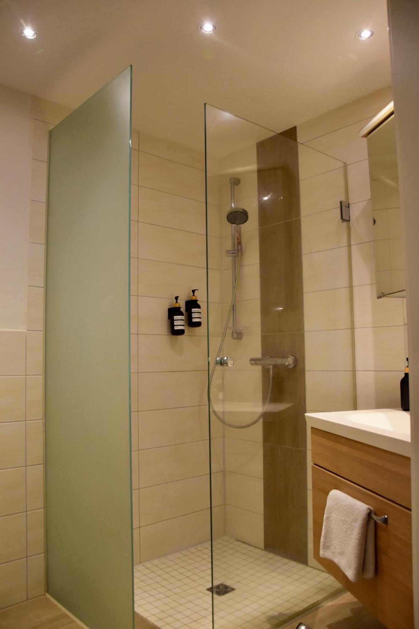 Stilvolle Wohnung Mit Balkon & Parkplatz Rostock Dış mekan fotoğraf